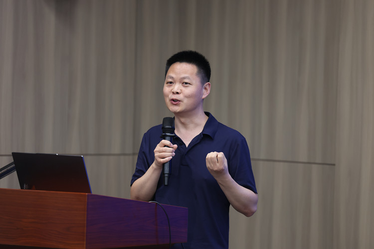 黄振兴.jpg 黄振兴.jpg