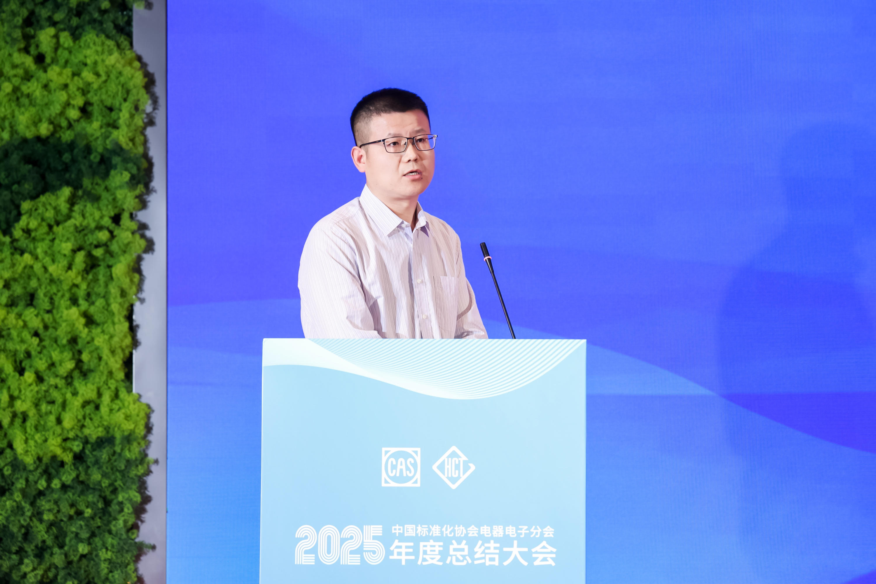 王伯燕.jpg